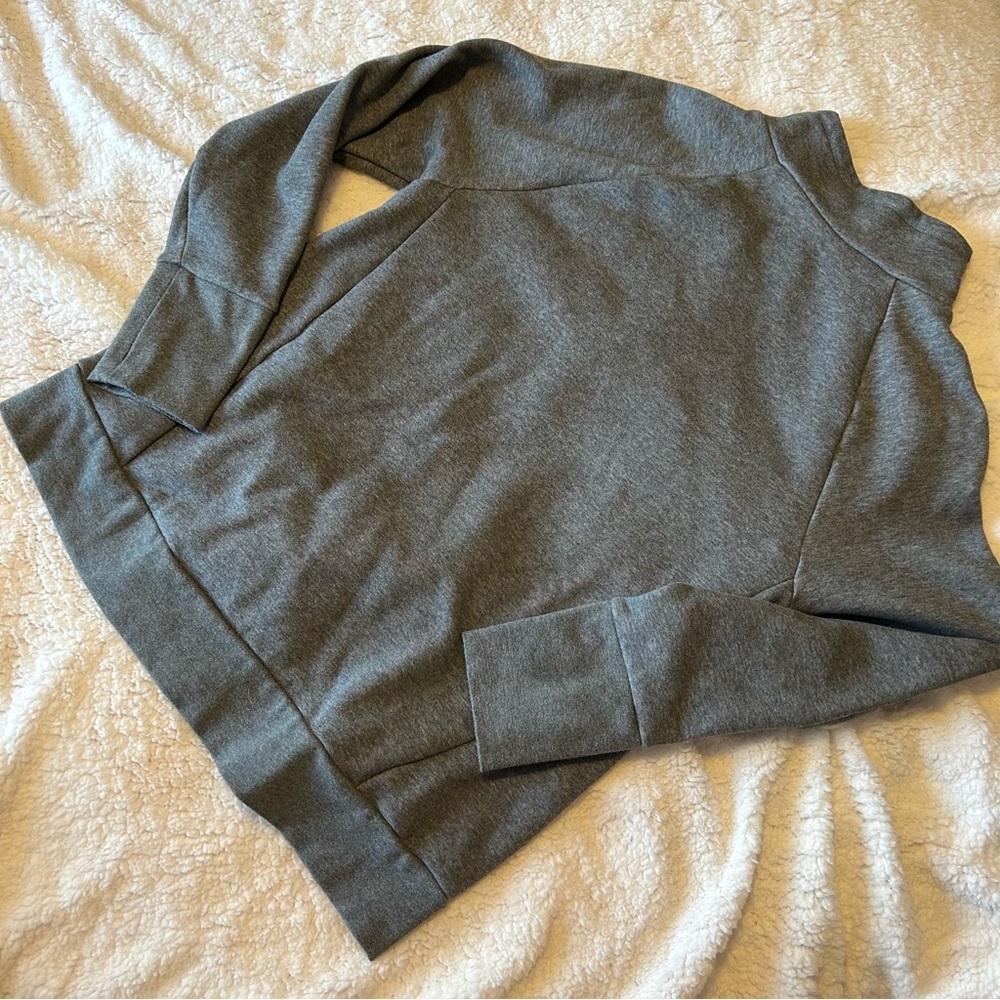 L - Fabletics Sweater - Picture 4 of 4